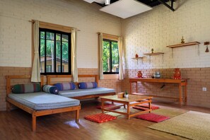 Deluxe-Zimmer | 1 Schlafzimmer, Schreibtisch, Bügeleisen/Bügelbrett, Zustellbetten