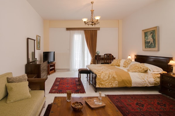 Habitación doble, vista a la ciudad | Ropa de cama de alta calidad, insonorización y wifi gratis