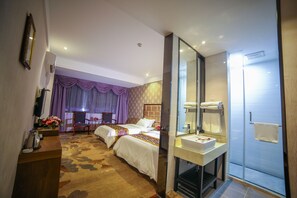 Family Room | Minibar, in-room safe, desk, blackout curtains - Bogao Hotel Kunshan (Suzhou)