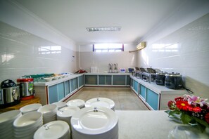 Bữa sáng buffet hàng ngày với phụ phí nhỏ 