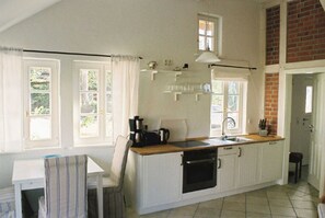 Kylskåp, mikrovågsugn, ugn och diskmaskin