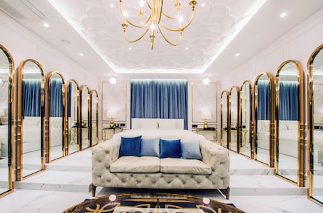 Royal Studio Suite | 1 bedroom, individually decorated, individually furnished, desk