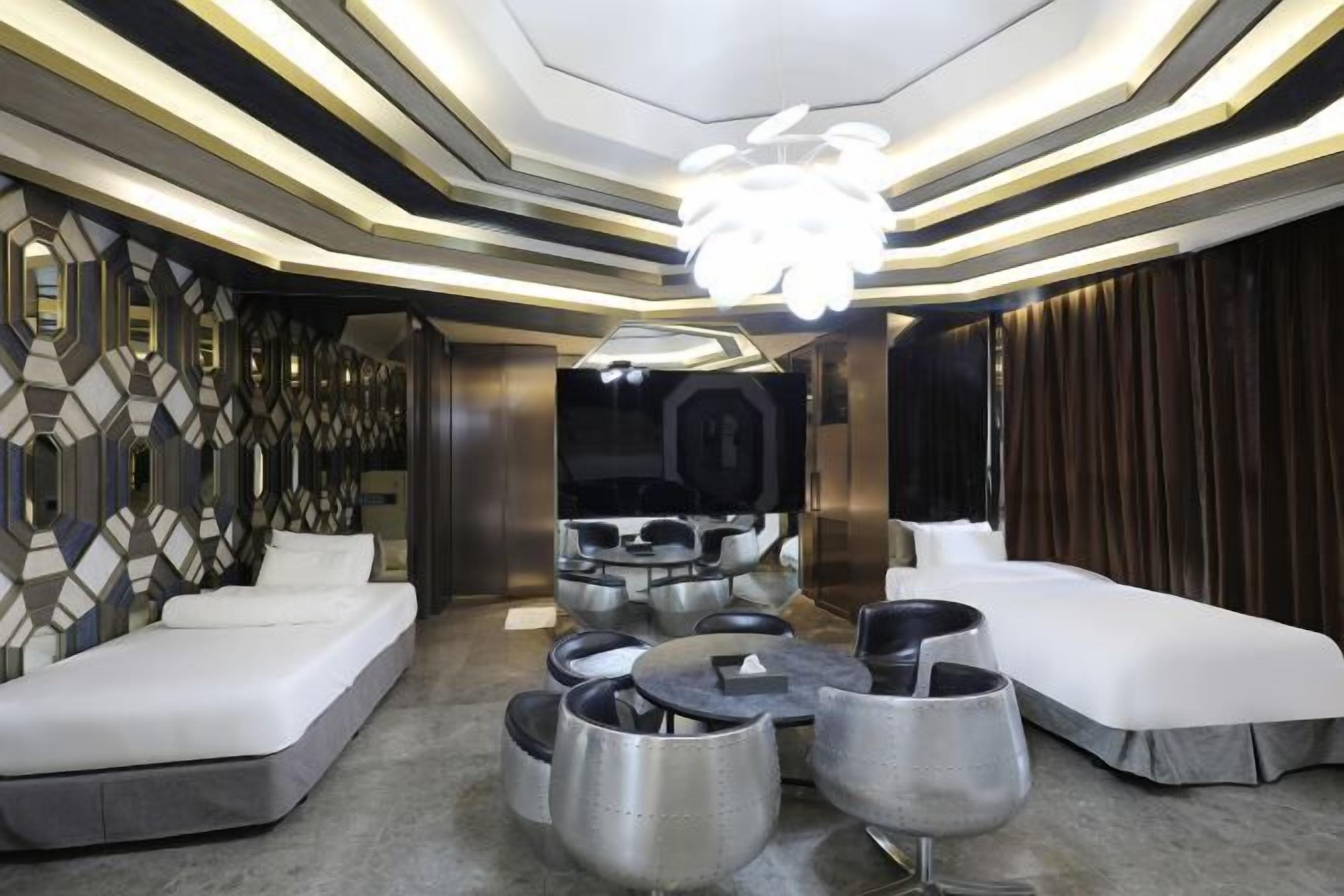 Con stile personalizzato, con arredamento individuale, una scrivania