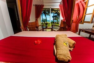 Decoración personalizada, muebles diferentes y escritorio 