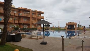 3 outdoor pools, a lap pool