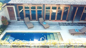 Kolam renang outdoor