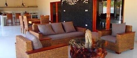 別墅, 2 間臥室 | 起居區 | 61-吋平面電視、有線頻道、電視、 DVD 播放機