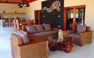 Televisión de pantalla plana, reproductor de DVD