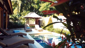 Kolam renang outdoor
