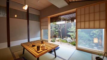 Japanese Style Room, Main Building | Desk, free WiFi, bed sheets