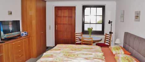 1 habitación, wifi y ropa de cama