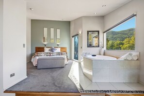 Luxury Chalet (Bushland Luxury Couples Retreat) | 1 bedroom, premium bedding, desk, iron/ironing board - Bushland (Halls Gap)