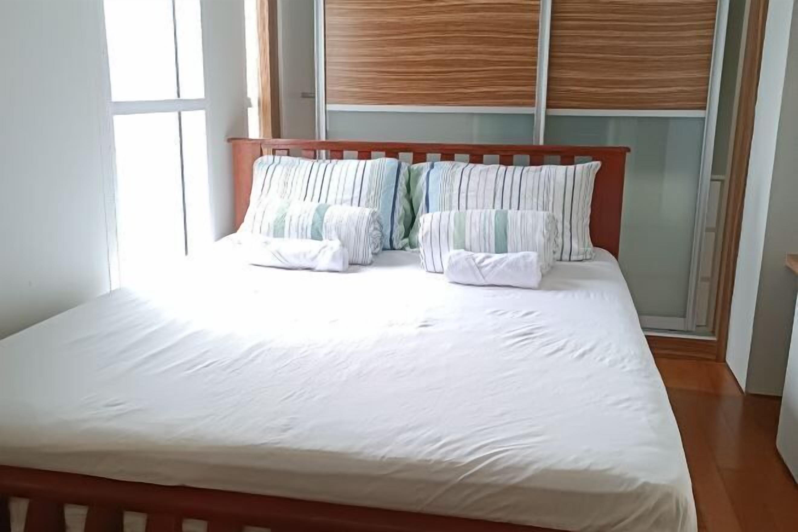 2 bedrooms, individually decorated, individually furnished, desk