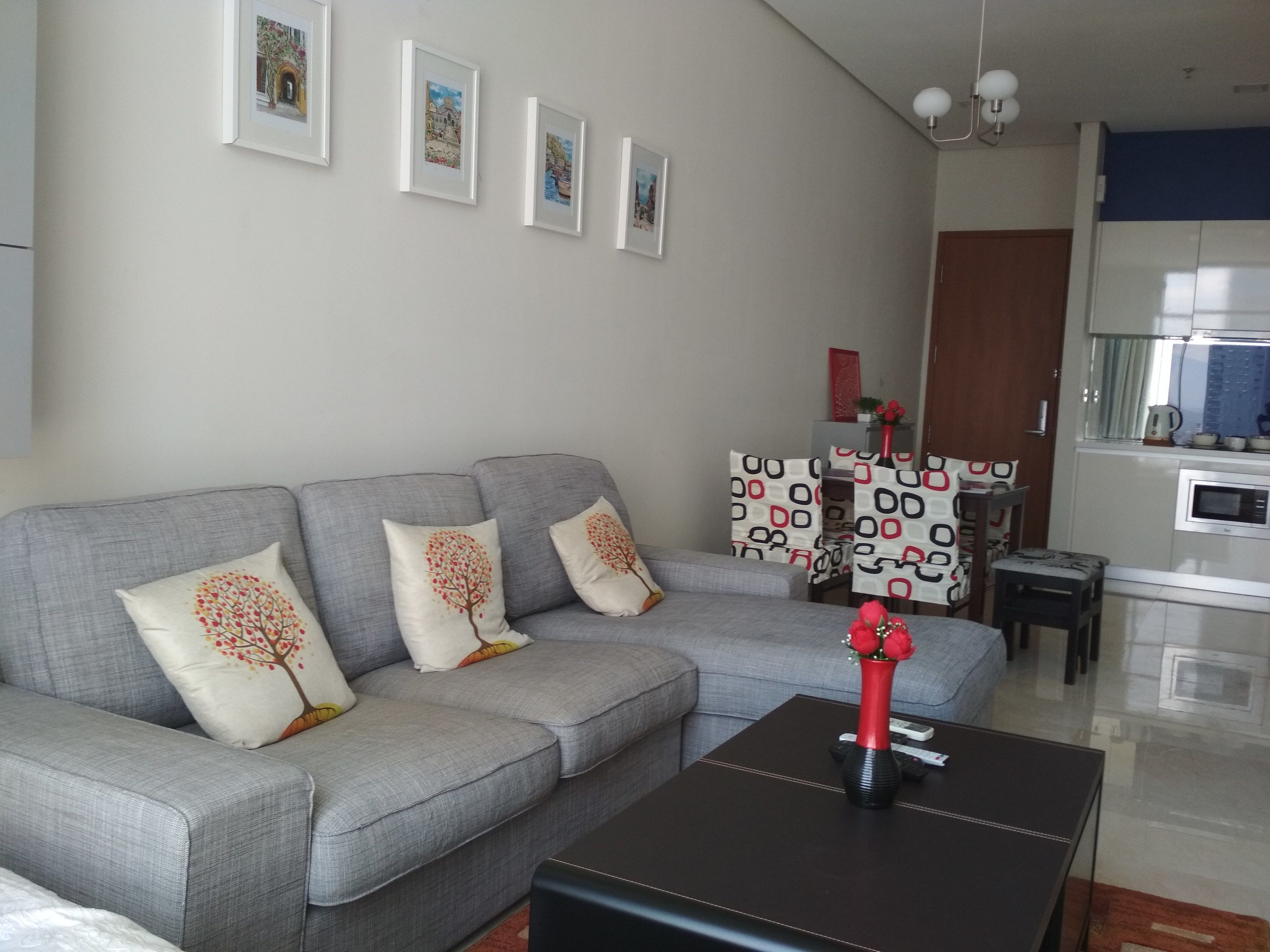 exclusive apartment, 2 bedrooms, 1 bathroom | living room | 40-inch flat-screen tv with cable channels, tv