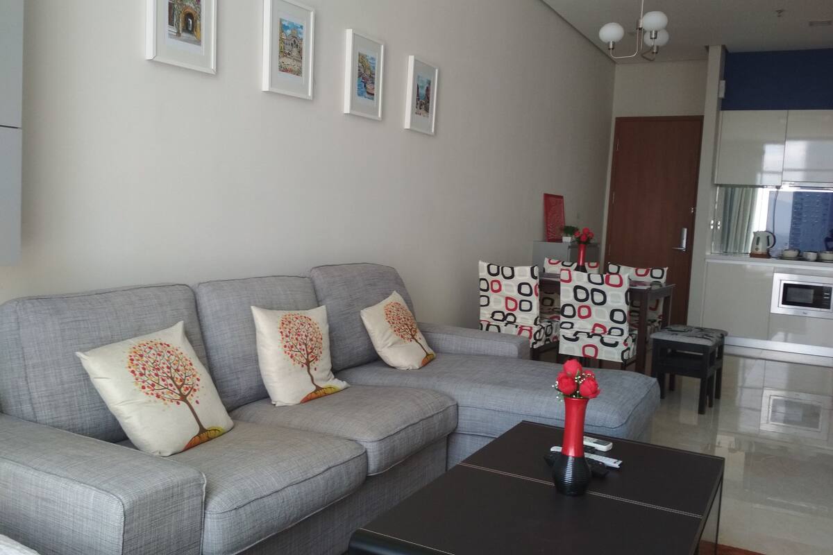 exclusive apartment, 2 bedrooms, 1 bathroom | living room | 40-inch flat-screen tv with cable channels, tv