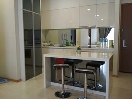 Full-sized fridge, microwave, stovetop, cookware/dishes/utensils