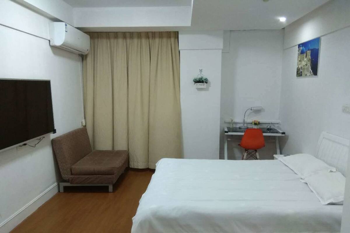 Superior Double Room | Minibar, desk, blackout drapes, iron/ironing board