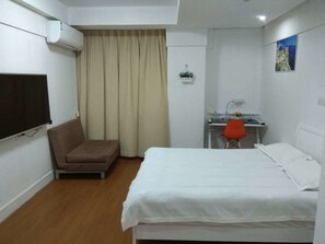 Superior Double Room | Minibar, desk, blackout curtains, iron/ironing board - Shanghai Meiyi Hotel the Bund Store (Shanghai)