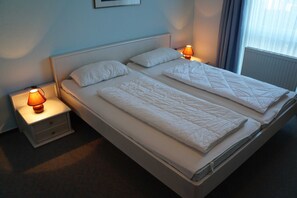 2 bedrooms, travel cot, WiFi