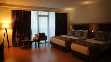 1 bedroom, premium bedding, minibar, desk