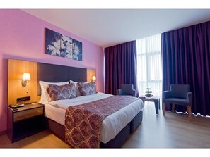 1 bedroom, premium bedding, minibar, desk