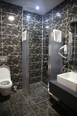 Shower, free toiletries, hair dryer, towels