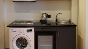 茶具/咖啡用具、冰箱、微波炉、炉灶