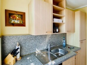 Fridge, microwave, oven, dishwasher - 2-room apartment S - Villa Granitz - apartment 45466 (Sassnitz) (Göhren)