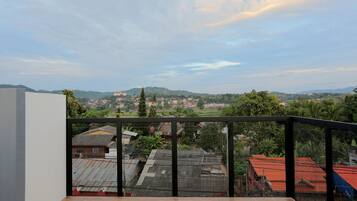 Roof Top Celling High 1.38 m. | Terrace/patio