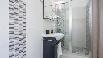 Standard Double Room, City View | Bathroom