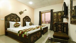 Soundproofing, rollaway beds, free WiFi - Hotel Green Lotus Dwarka (New Delhi)
