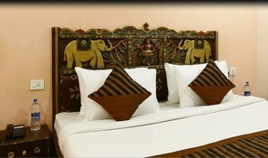 Soundproofing, rollaway beds, free WiFi - Hotel Green Lotus Dwarka (New Delhi)
