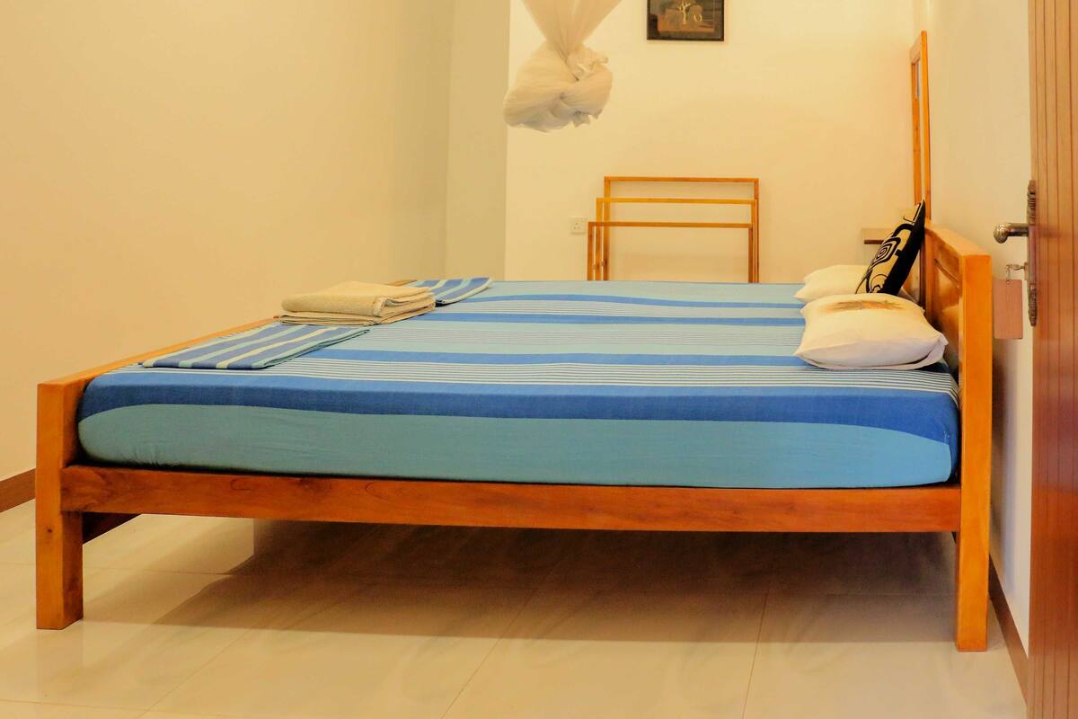 In-room safe, desk, soundproofing, iron/ironing board