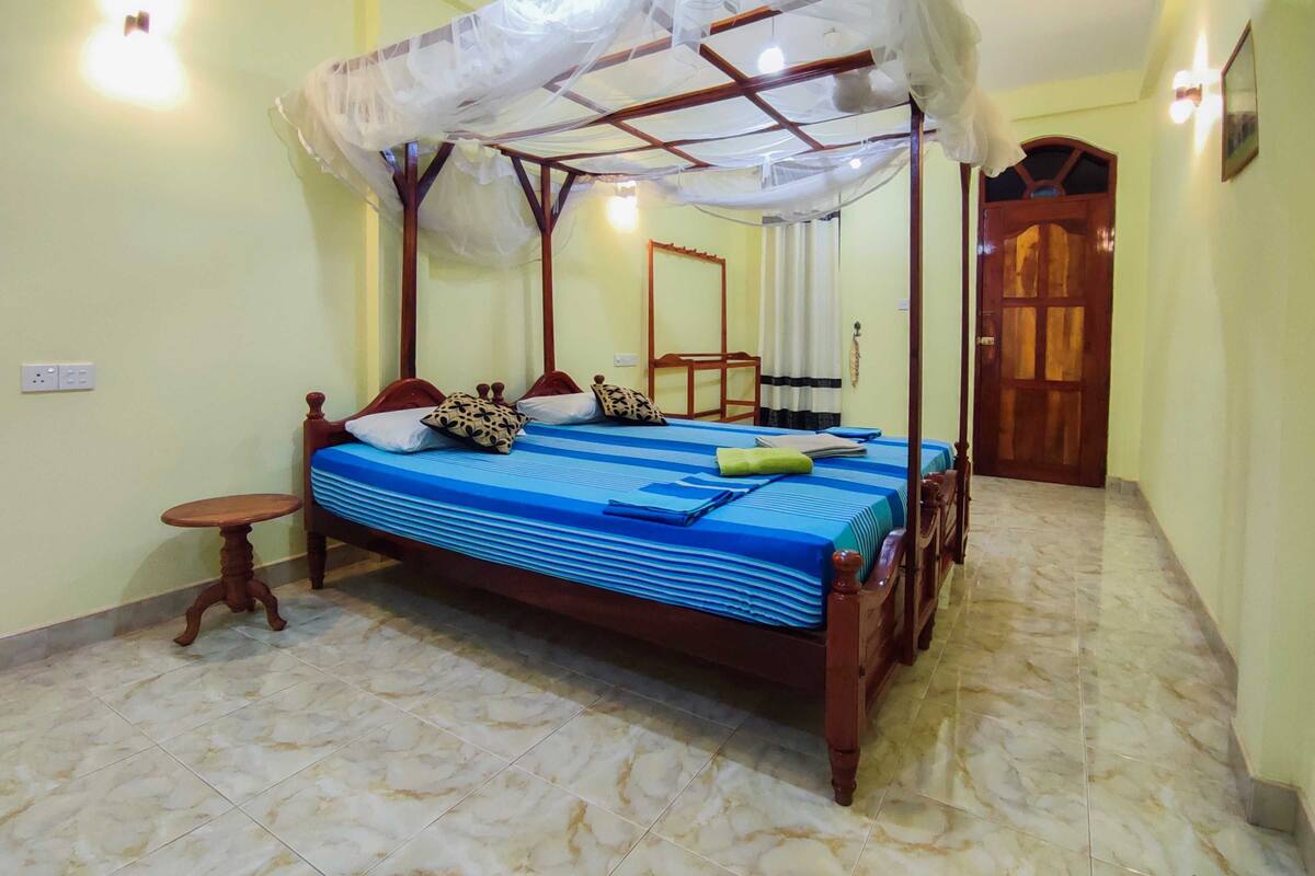In-room safe, desk, soundproofing, iron/ironing board