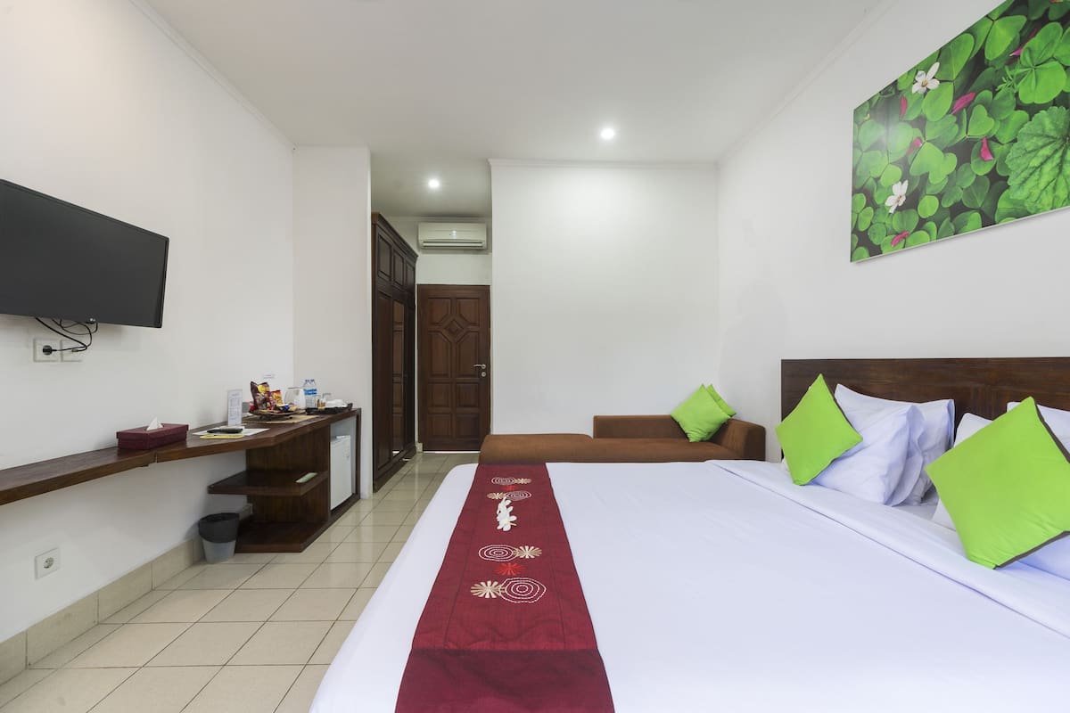 Minibar, in-room safe, rollaway beds, free WiFi