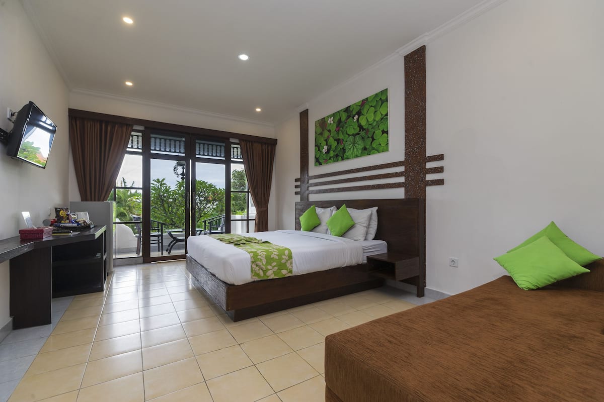 Minibar, in-room safe, rollaway beds, free WiFi