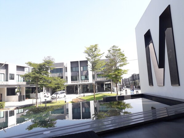 Outdoor pool - New Loft Modern Home (Hang Dong)