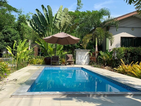 Outdoor pool - Long Lake Resort (Si Racha)