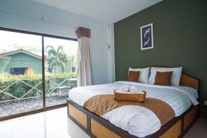 Superior Double Room - Long Lake Resort (Si Racha)