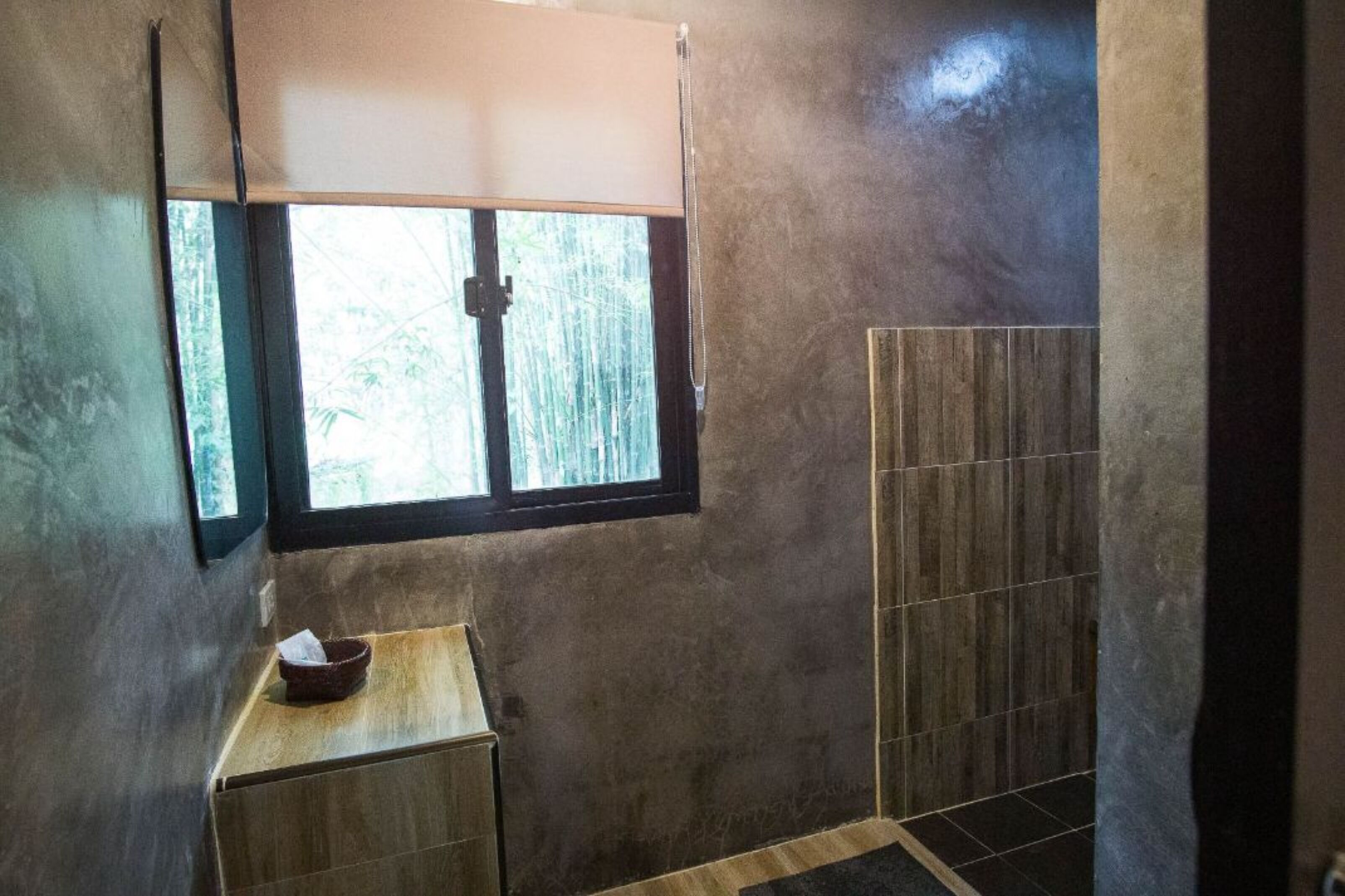 Ducha, artículos de tocador gratuitos, toallas