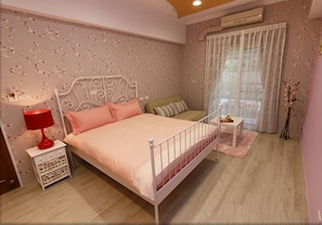 Desk, blackout curtains, rollaway beds, free WiFi