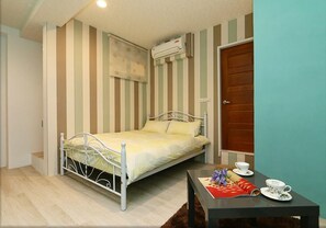 Desk, blackout curtains, rollaway beds, free WiFi