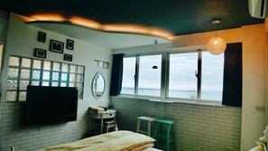 遮光窗帘、隔音、免费 WiFi、床单