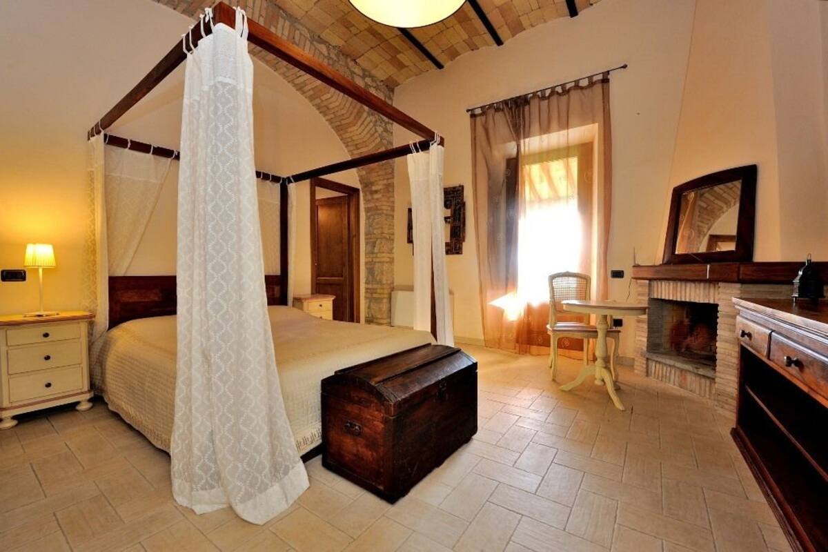 Free cots/infant beds, rollaway beds, free WiFi, bed sheets