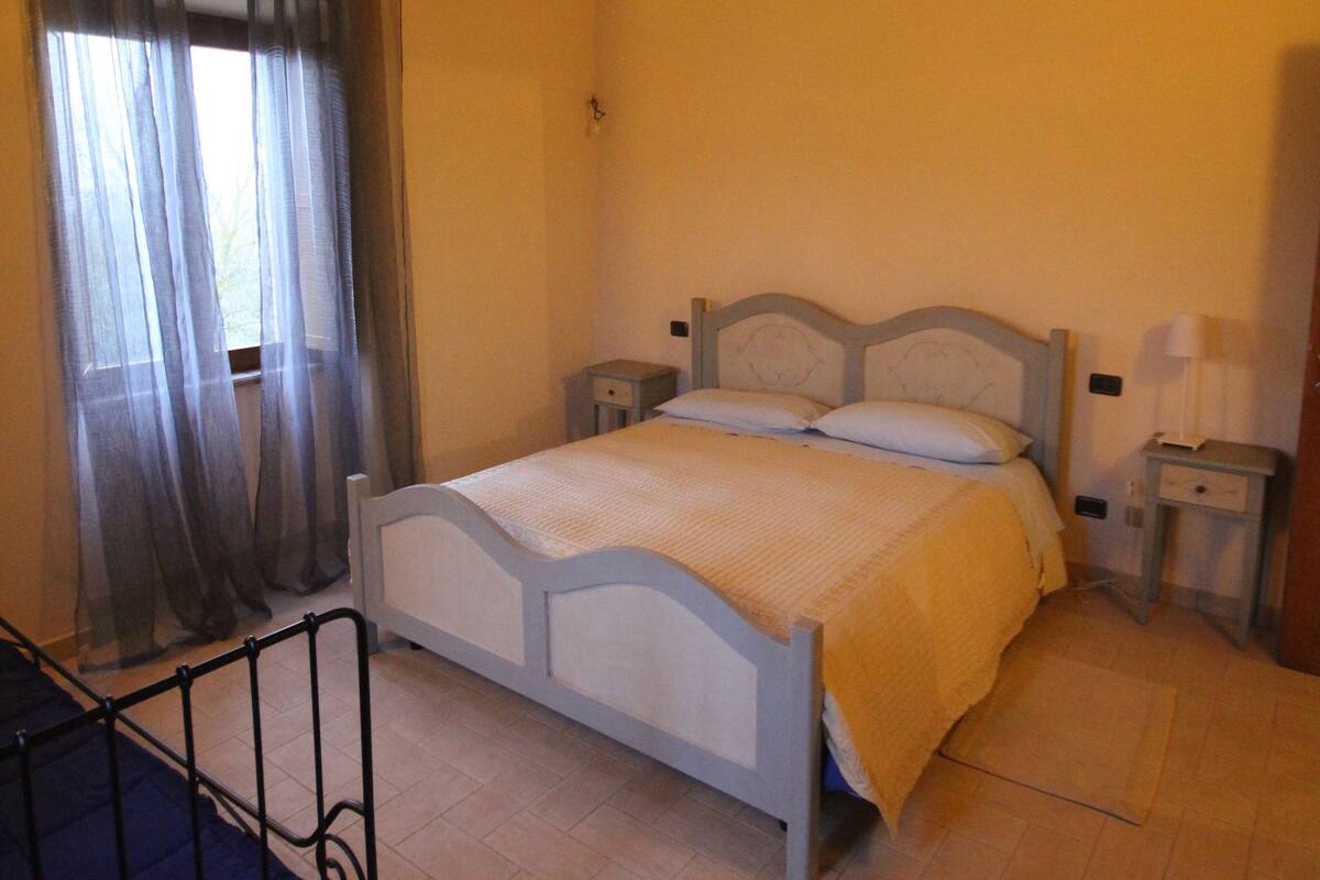 Free cots/infant beds, rollaway beds, free WiFi, bed sheets