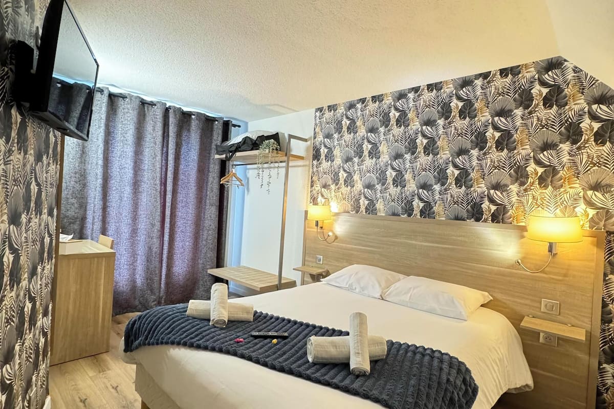 standard double room (small) | premium bedding, soundproofing, free wifi, bed sheets