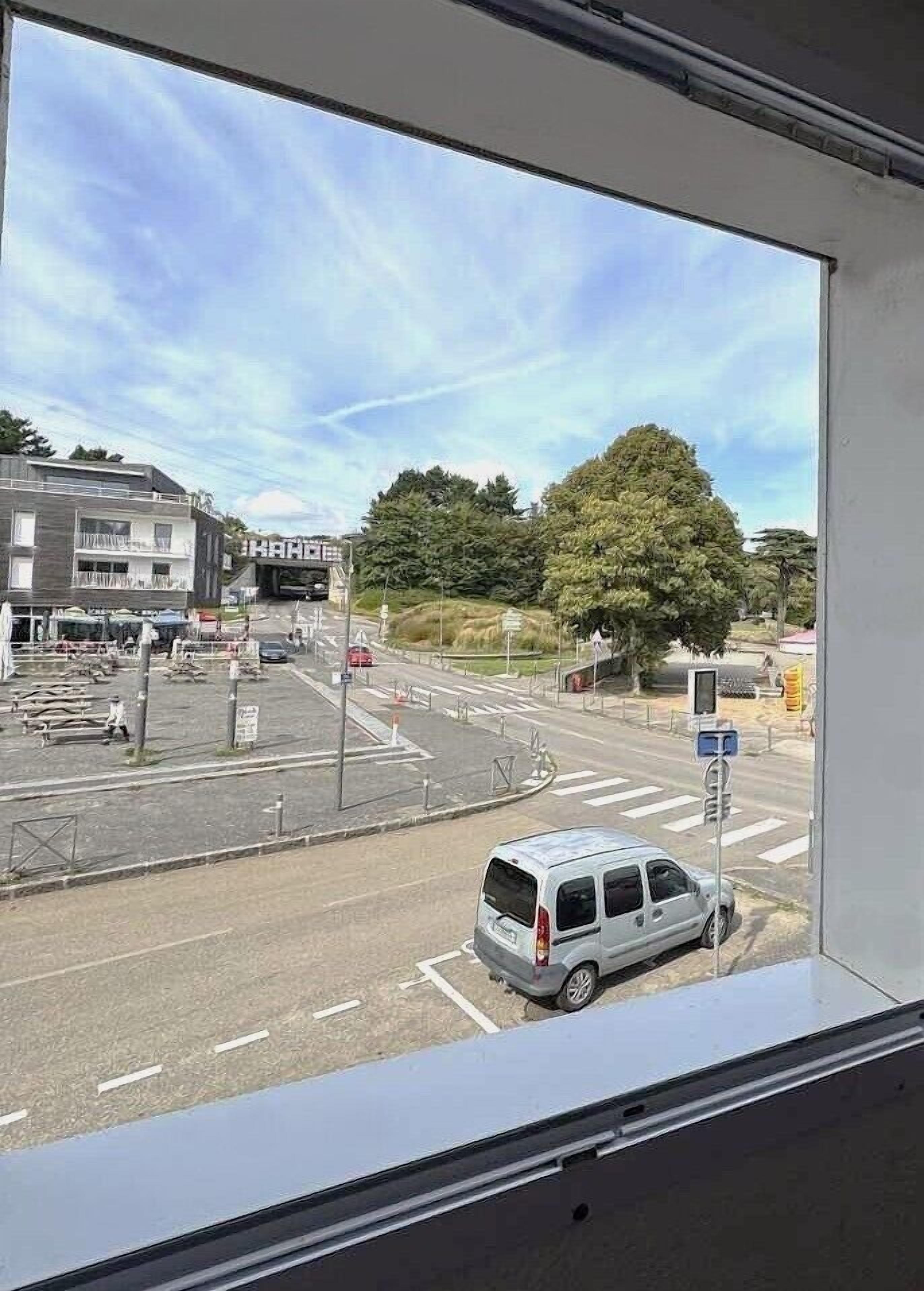 city double or twin room, partial sea view, beachside | street view