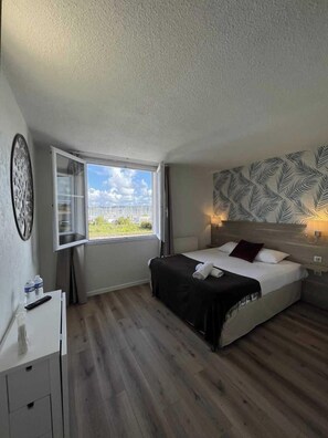Superior Studio | Premium bedding, iron/ironing board, free WiFi, bed sheets - Couett' Hôtel Brest (Brest)
