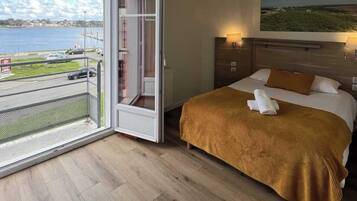 Superior Double Room, Sea View | Premium bedding, soundproofing, free WiFi, bed sheets