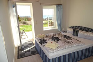 1 chambre, lit parapluie, draps fournis